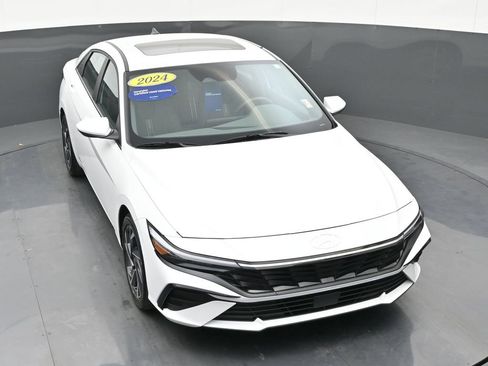 Certified 2024 Hyundai Elantra SEL w/ Convenience Package image 40