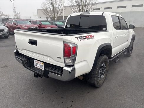 Used 2023 Toyota Tacoma TRD Off-Road image 2