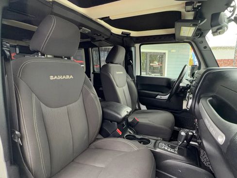Used 2018 Jeep Wrangler Unlimited Sahara w/ Connectivity Group image 31