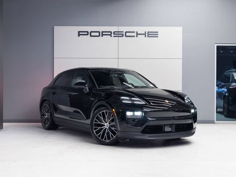 Used 2026 Porsche Macan 4 Electric AWD/4WD image 9