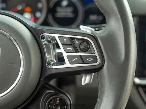 Used 2019 Porsche Cayenne Turbo image 40