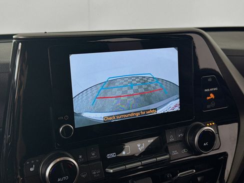 Certified 2025 Toyota Highlander XLE image 17