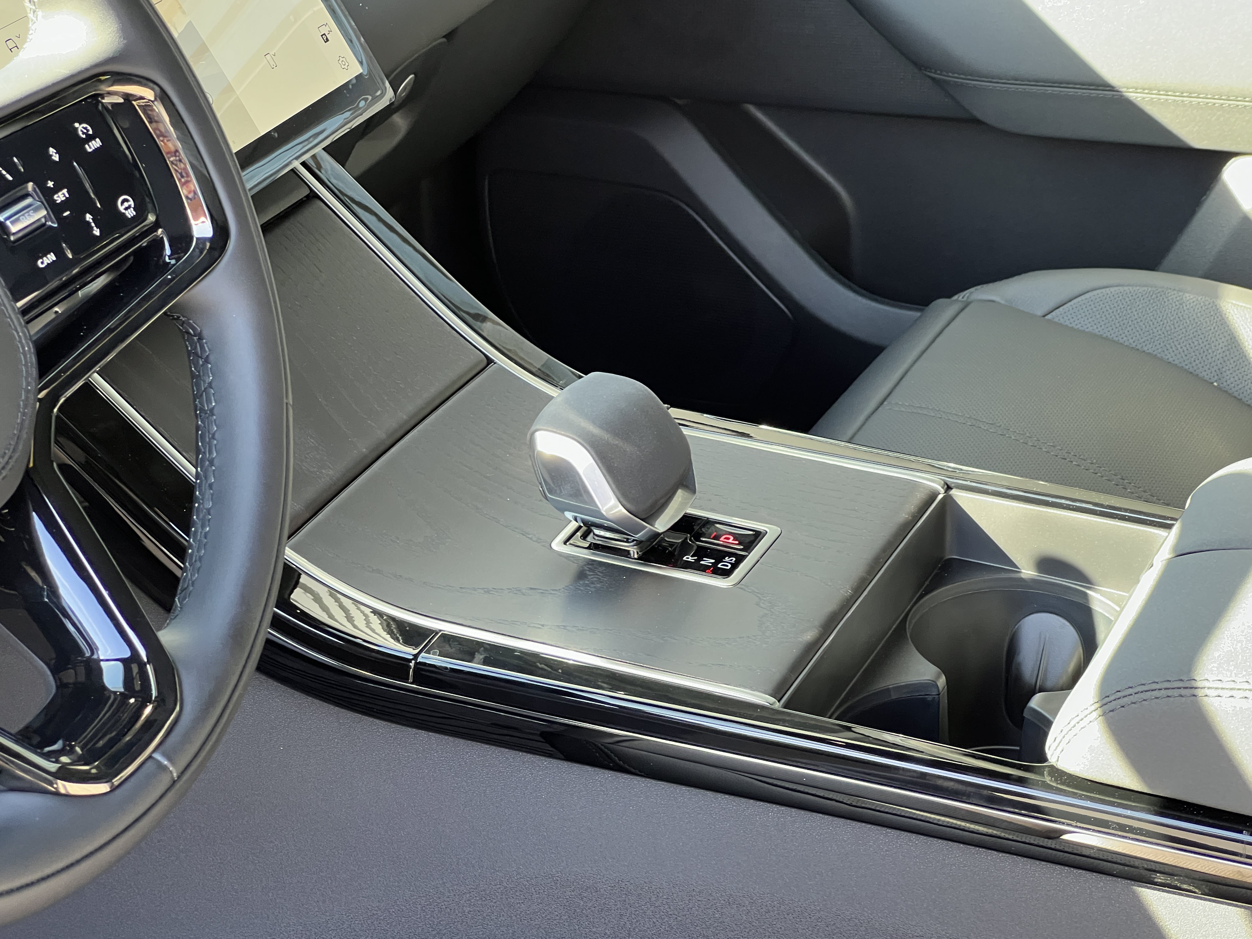 New 2025 Land Rover Range Rover Velar S AWD/4WD image 24