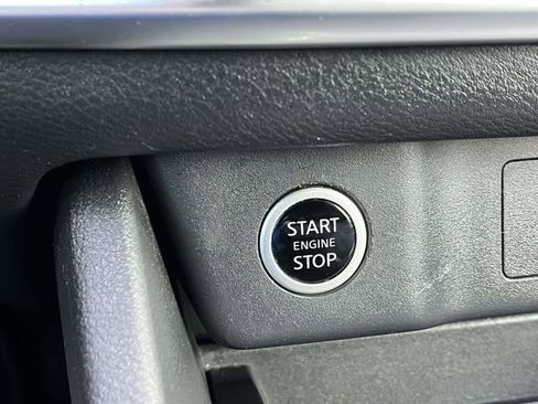 Used 2021 Nissan Rogue S image 31