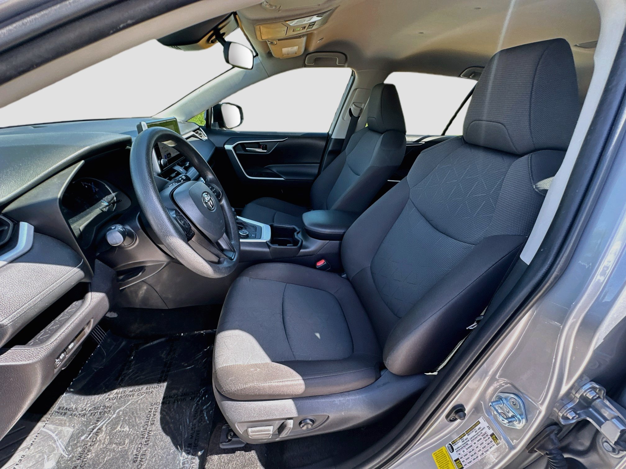 Used 2025 Toyota RAV4 XLE AWD/4WD image 17