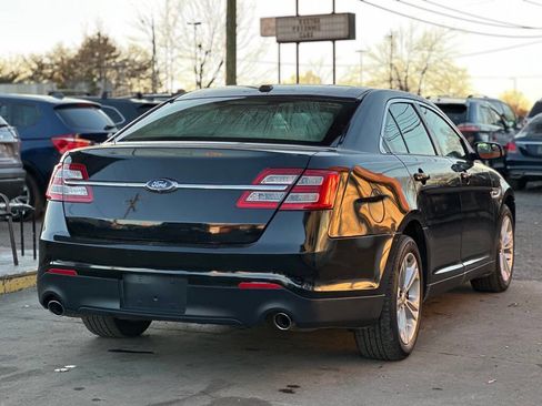 Used 2016 Ford Taurus SE image 6