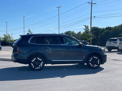 Certified 2023 Kia Telluride EX w/ EX Captain's Chair Package AWD/4WD image 8