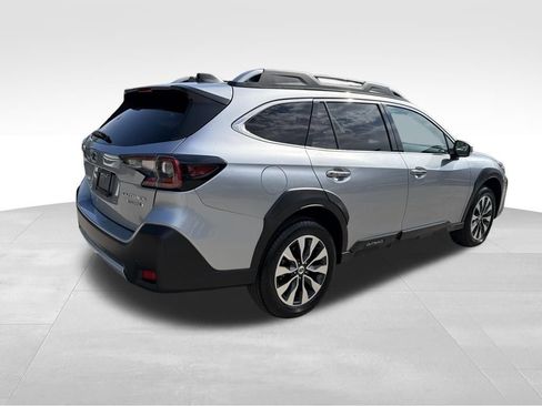Used 2023 Subaru Outback Touring AWD/4WD image 7