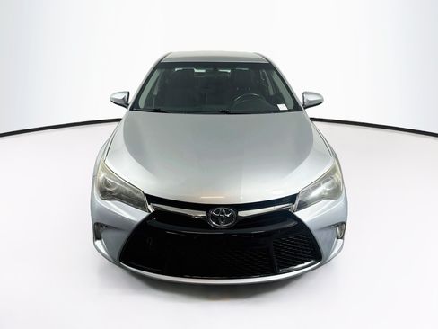 Used 2017 Toyota Camry SE FWD image 2