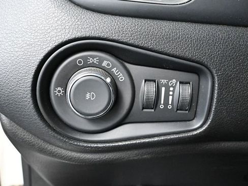 Used 2019 Jeep Renegade Limited w/ Safety and Security Group image 28