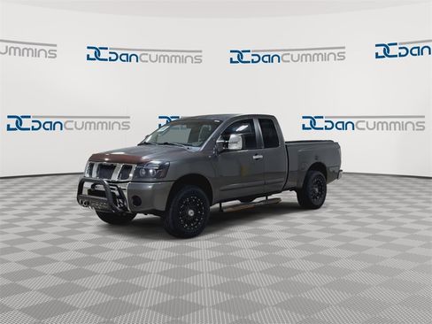 Used 2005 Nissan Titan LE w/ (T01) Tow Pkg image 4
