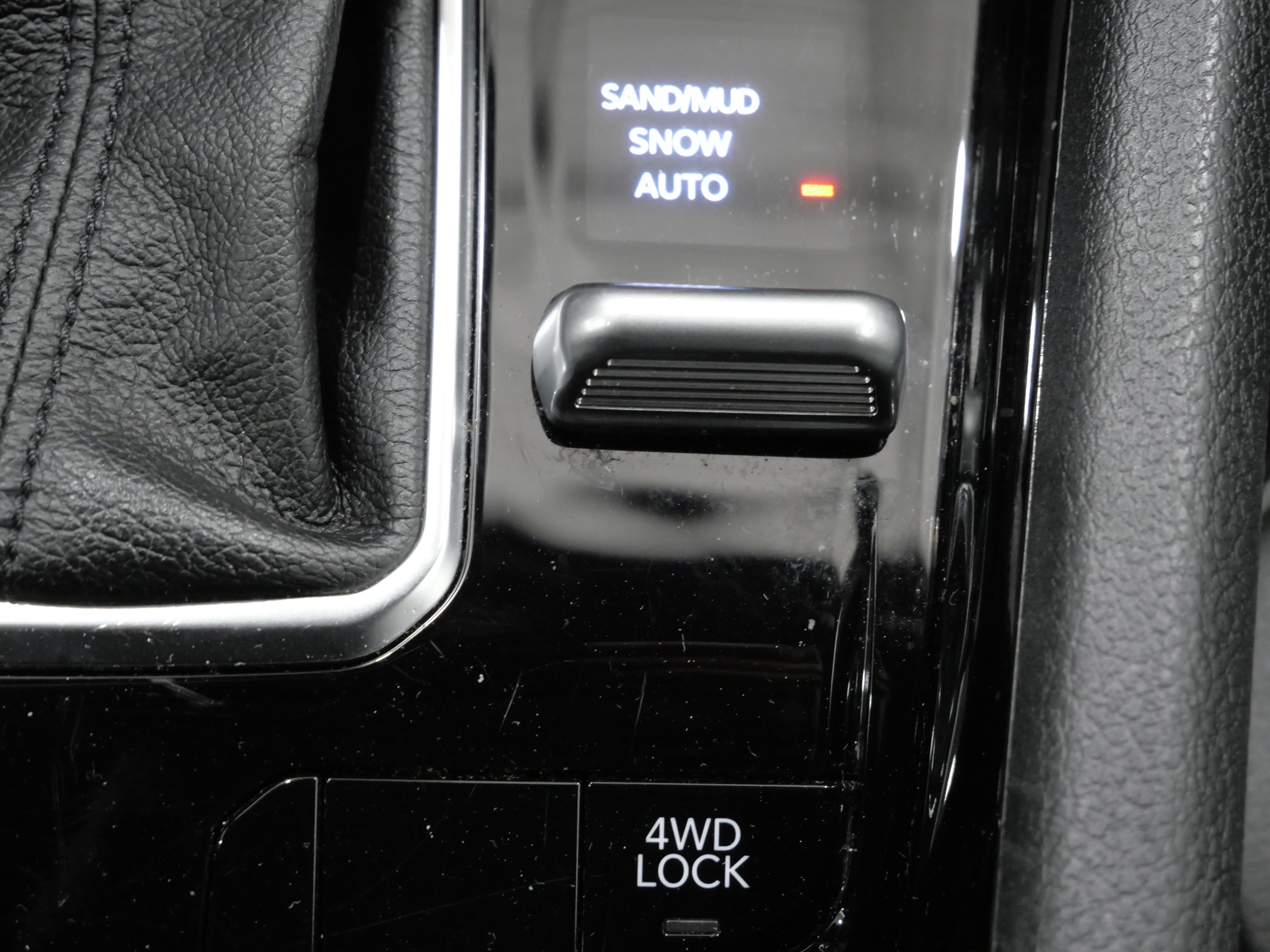 Used 2025 Jeep Compass Limited AWD/4WD image 21