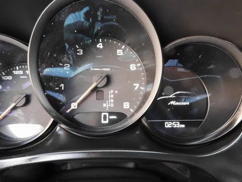 Used 2018 Porsche Macan Sport Edition image 29