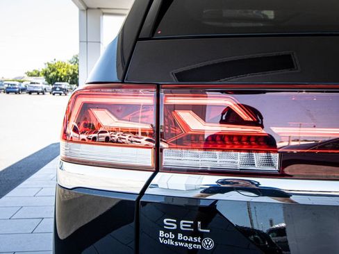 Certified 2024 Volkswagen Atlas SEL AWD/4WD image 12