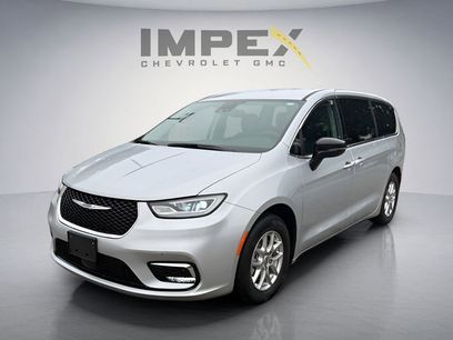 Used 2024 Chrysler Pacifica Touring-L