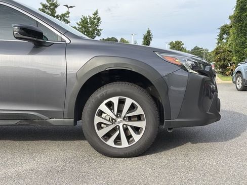 Used 2025 Subaru Outback Premium AWD/4WD image 9