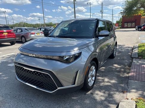 Used 2025 Kia Soul LX w/ LX Technology Package FWD image 4