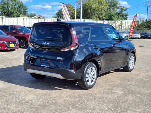 Used 2023 Kia Soul LX image 4