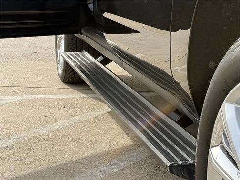 Used 2021 Chevrolet Suburban High Country image 8