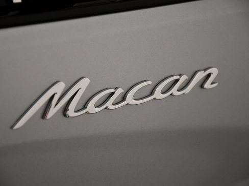 Certified 2026 Porsche Macan AWD/4WD image 11