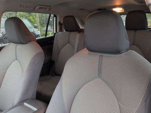 Certified 2024 Toyota Highlander LE FWD image 8