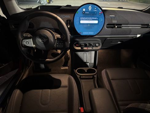 Used 2025 MINI Cooper 2-Door Hardtop image 10