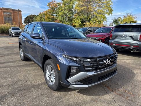 New 2026 Hyundai Tucson SE image 1