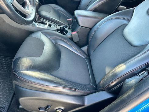 Used 2018 Jeep Cherokee Trailhawk w/ Comfort/Convenience Group image 7