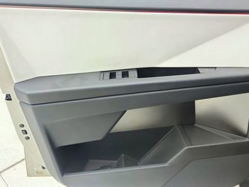 Used 2024 Tesla Cybertruck AWD Crew Cab image 31