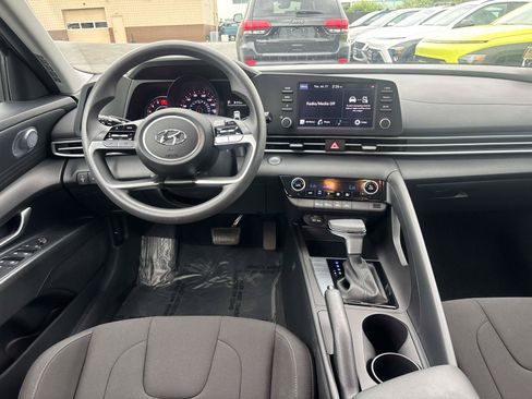 Certified 2023 Hyundai Elantra SEL w/ Preferred Accessory Package FWD image 10