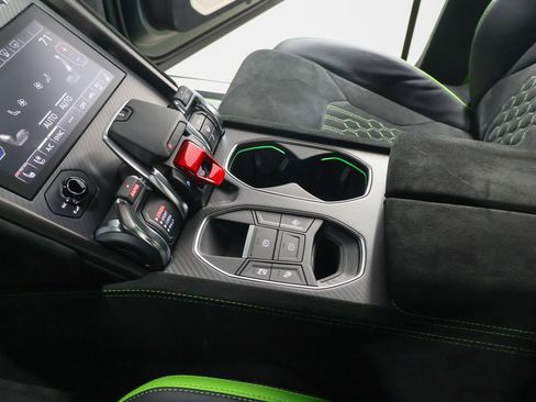 Used 2024 Lamborghini Urus Performante image 32