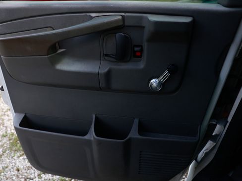 Used 2004 Chevrolet Express 3500 image 30