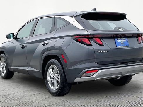 Certified 2025 Hyundai Tucson SE FWD image 11