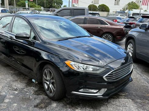 Used 2017 Ford Fusion SE w/ Equipment Group 201A image 1