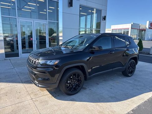 Used 2022 Jeep Compass Latitude w/ Convenience Group AWD/4WD image 32
