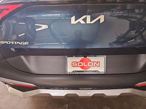 Used 2025 Kia Sportage EX image 31