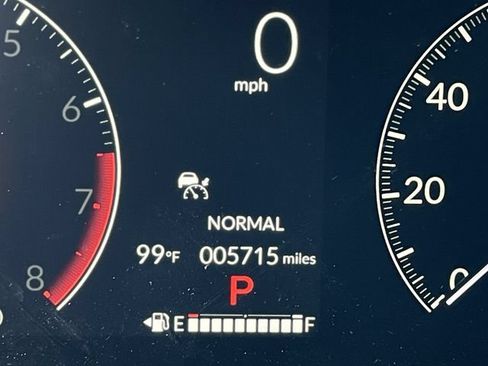 Used 2025 Honda Pilot Touring image 12