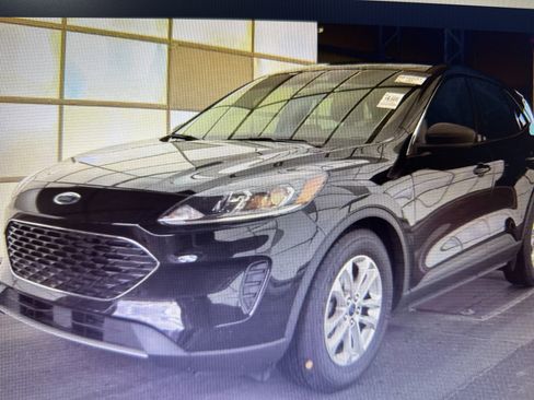 Used 2022 Ford Escape SE FWD image 3
