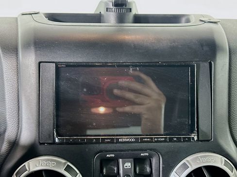 Used 2017 Jeep Wrangler Unlimited Sahara w/ Connectivity Group image 12