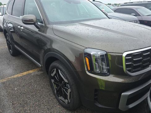 Used 2025 Kia Telluride S FWD image 8