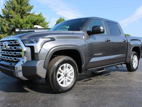 Used 2025 Toyota Tundra SR5 w/ SR5 Premium Package AWD/4WD image 12