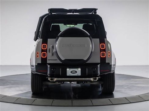 New 2026 Land Rover Defender 110 X-Dynamic SE image 4