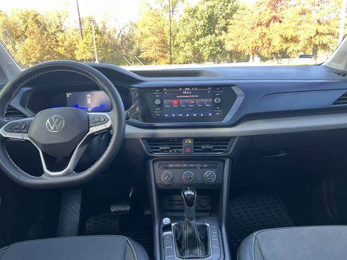 Certified 2022 Volkswagen Taos SE w/ Panoramic Sunroof Package image 27