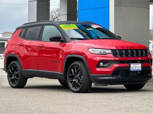 Used 2024 Jeep Compass Latitude w/ Convenience Group image 2