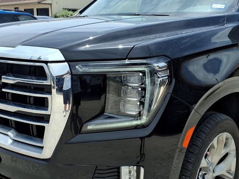 Used 2021 GMC Yukon XL SLT w/ SLT Premium Package AWD/4WD image 3