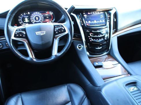 Used 2019 Cadillac Escalade 4WD image 12
