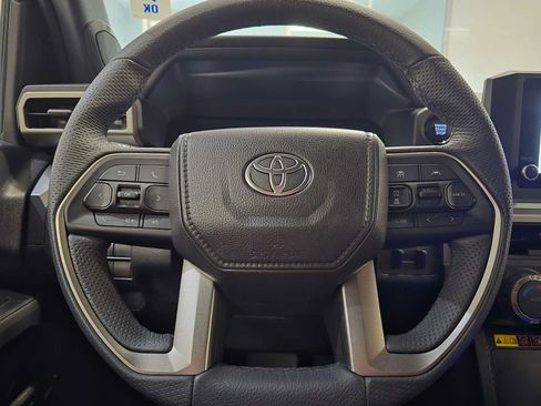 Certified 2025 Toyota Tacoma SR5 w/ SR5 Upgrade Package AWD/4WD image 11