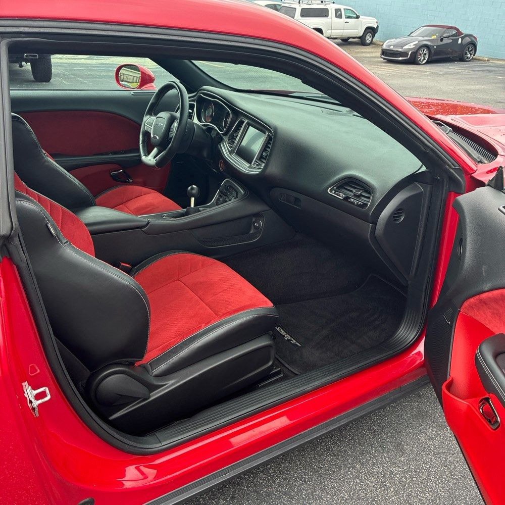 Used 2015 Dodge Challenger SRT Hellcat RWD image 6