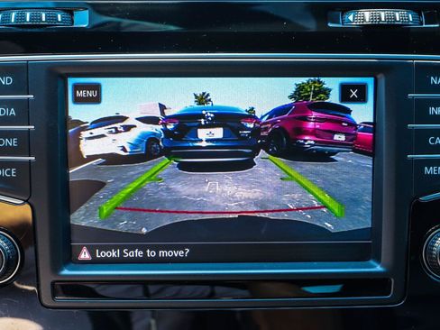 Used 2017 Volkswagen Golf 4-Door AWD/4WD image 10