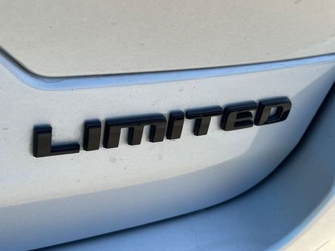 Used 2024 Jeep Grand Cherokee Limited w/ Black Appearance Package AWD/4WD image 6
